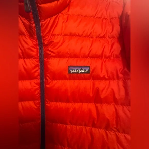 Patagonia Men's Red Puffer zip jacket Sweater - Men's size medium - Picture 4 of 6